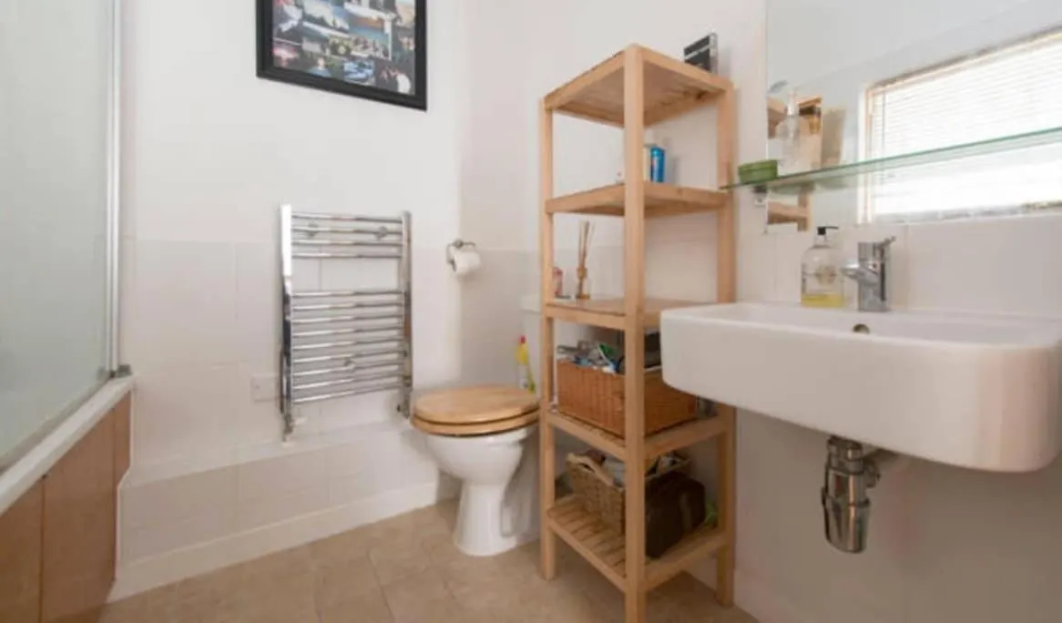 Sunny London Apartment For 4 Guests, Self Check In