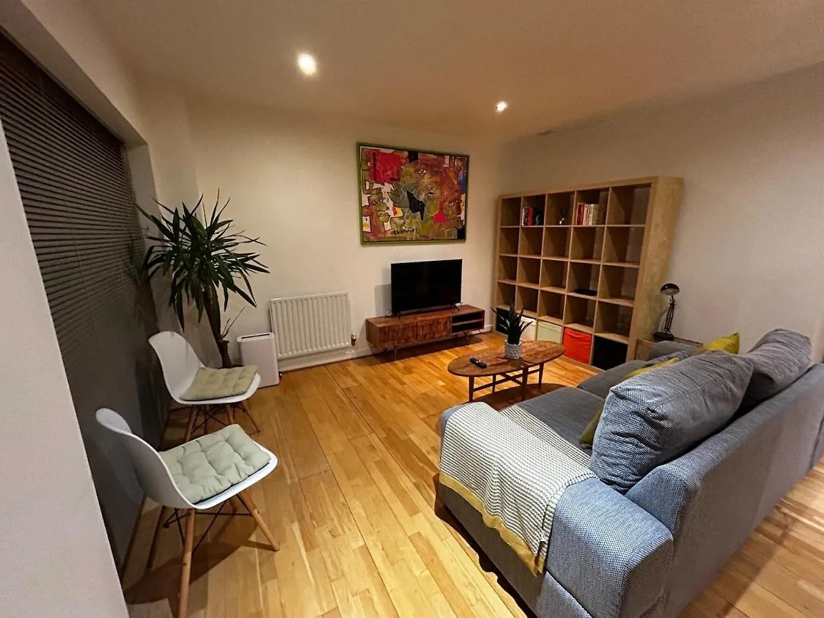 Sunny London Apartment For 4 Guests, Self Check In United Kingdom
